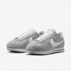 Chaussures Nike Cortez Textile pour Homme (HF0263-002, Argent Plat/Blanc)