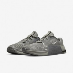 Chaussures d'entraînement Nike Metcon 9 AMP pour homme (DZ2616-008, Stuc foncé/Étain plat/Fantôme/Os clair)