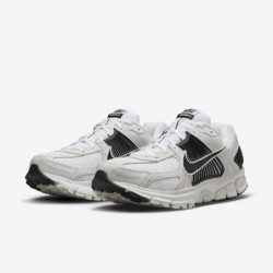 Nike Zoom Vomero 5 Homme (FB9149-101, Blanc/Teinte Platine/Platine Métallique/Noir)